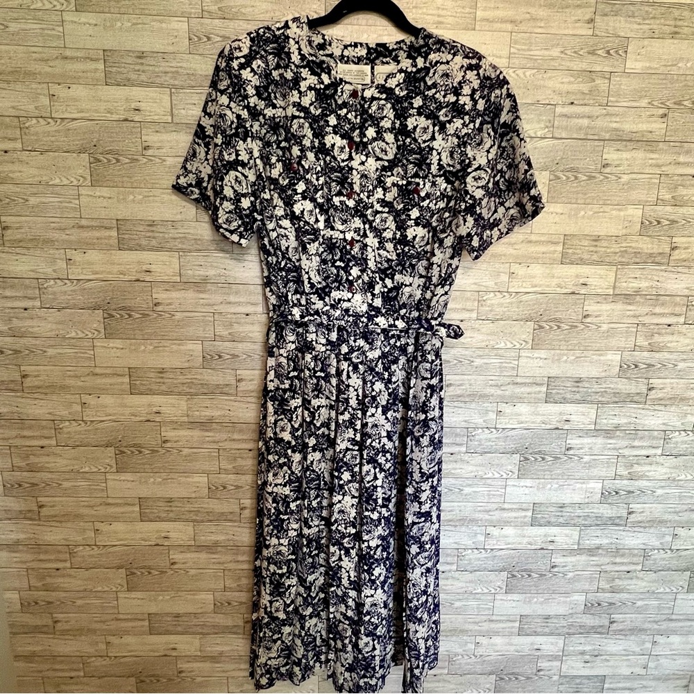 Liz Roberts Floral Dress/ Belted/ Fit & Flare‎ / Button Front - Size 14